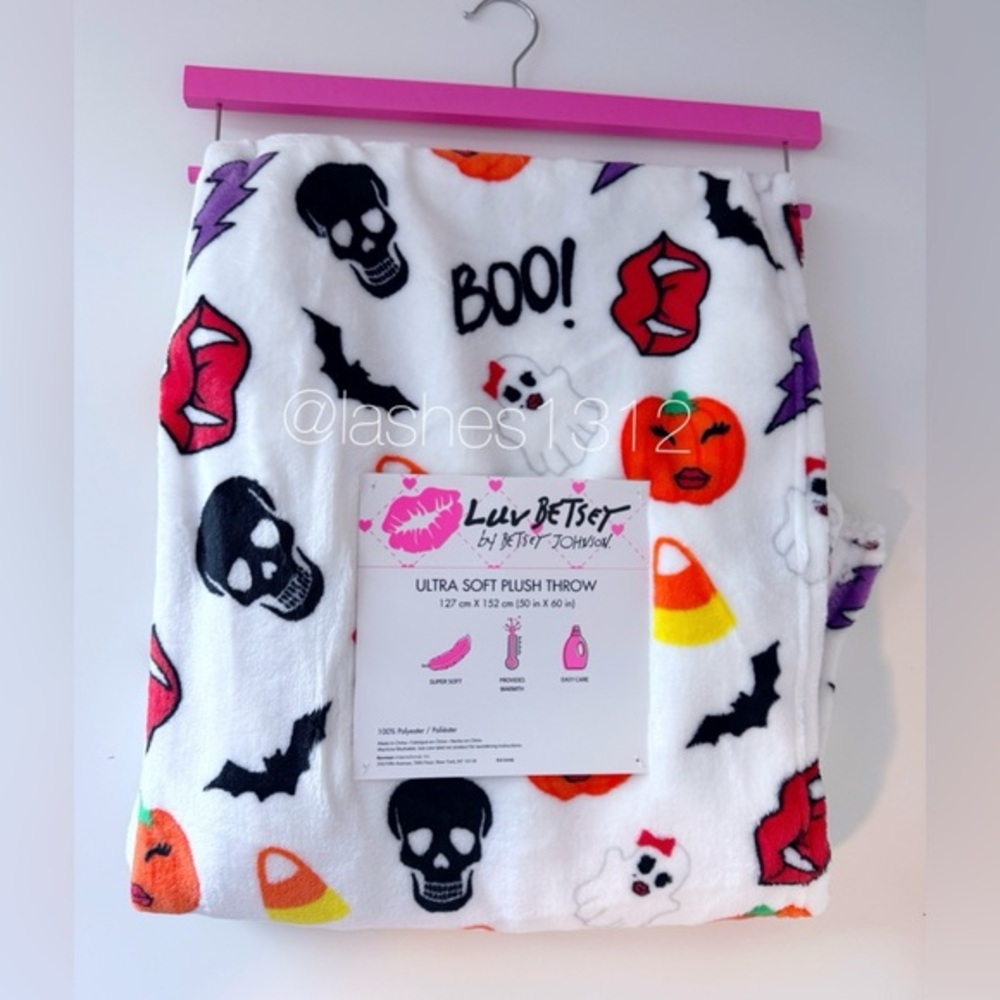 BETSEY JOHNSON Halloween Blanket Ultra Plush Throw - White